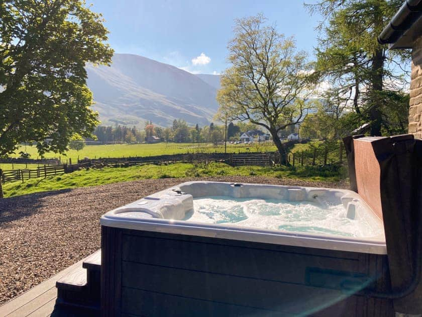 Hot tub | Glenview - Glen Clova Getaways, Glenclova, near Kirriemuir