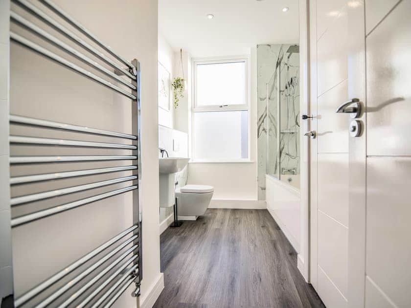 Bathroom | Apartment 4 - York Crescent Apartments, York