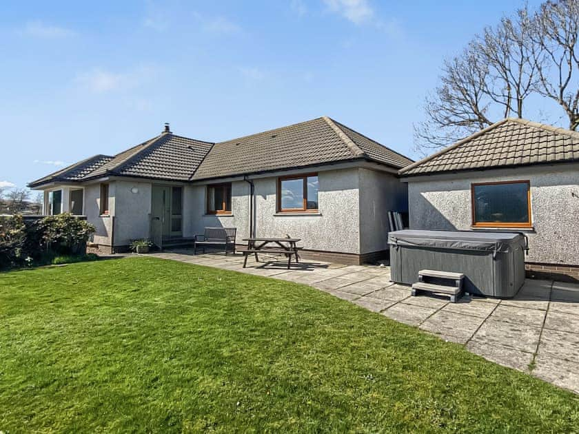 Attractive family bungalow | Lapwing Rise, Banavie, near Fort William