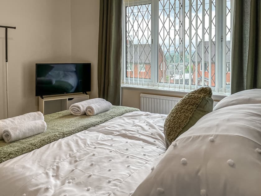 Double bedroom | Harris House, Inkersall, near Chesterfield