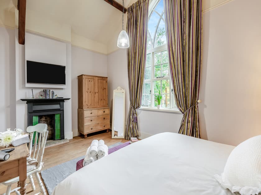 7ft Emperor | The School Room, Dymock