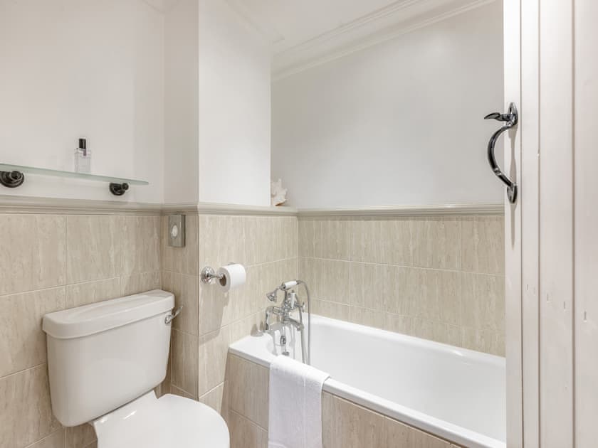 En-suite bathroom | The School Room, Dymock