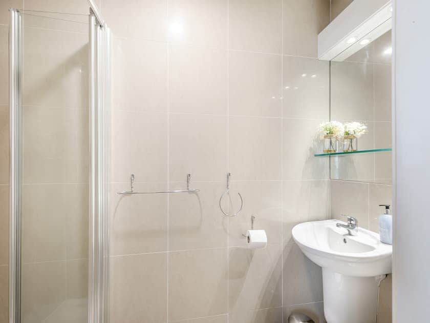Shower room | Harbour View - Harbour Cottages, Dunure, near Ayr