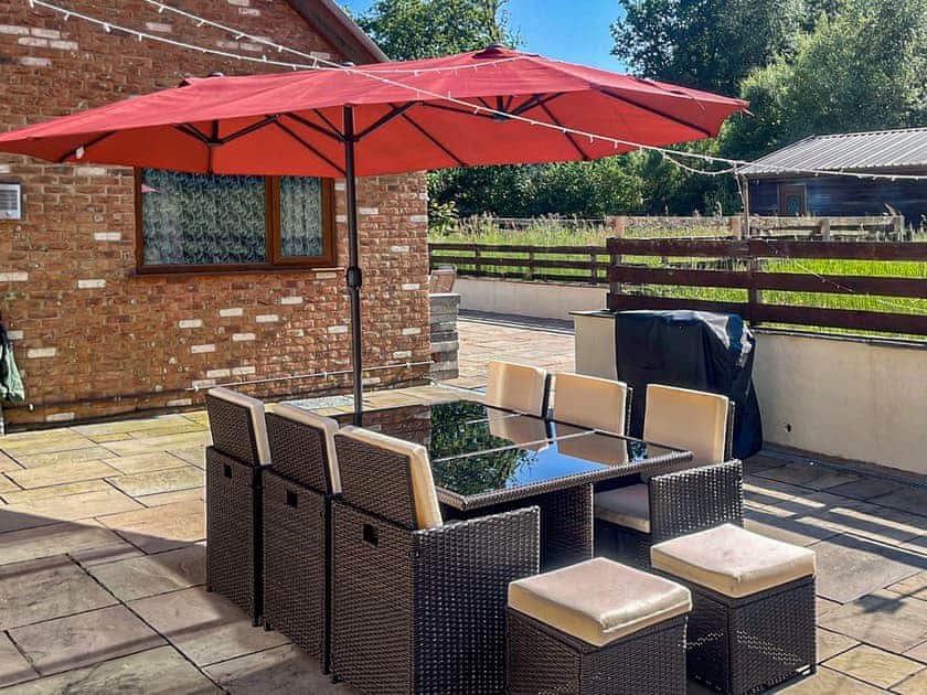 Sitting-out-area | Wernddu Fechan House - Wernddu Properties, Neath