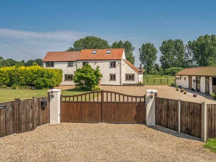 Exterior | Melsham House, Limpenhoe, near Norwich