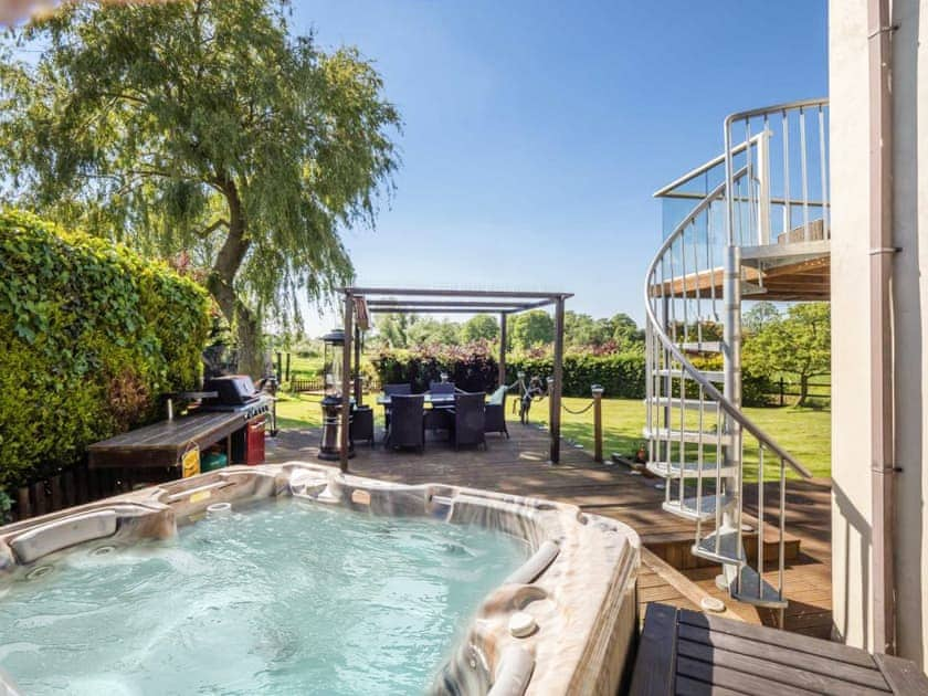 Hot tub | Melsham House, Limpenhoe, near Norwich