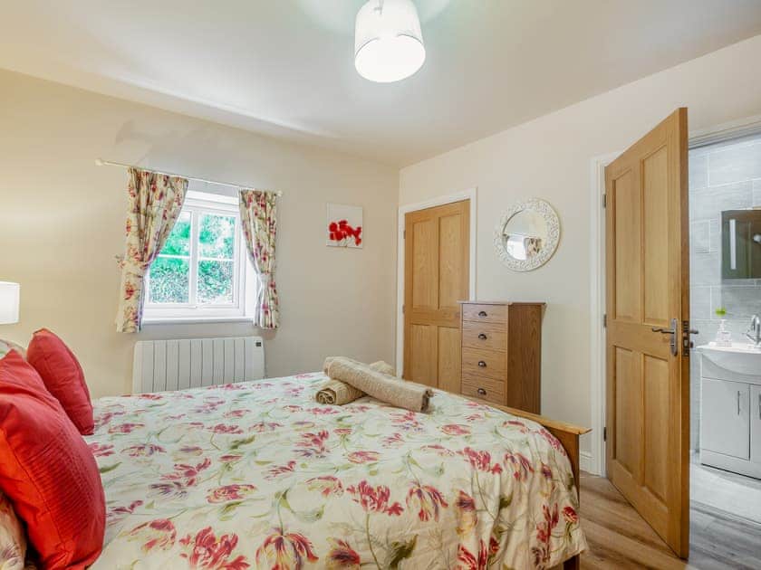 Double bedroom | Bryn Awelon Y Bwthyn - Moelfre Cottages, Moelfre, near Benllech
