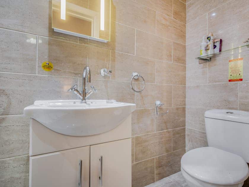 En-suite | Bryn Awelon Y Bwthyn - Moelfre Cottages, Moelfre, near Benllech