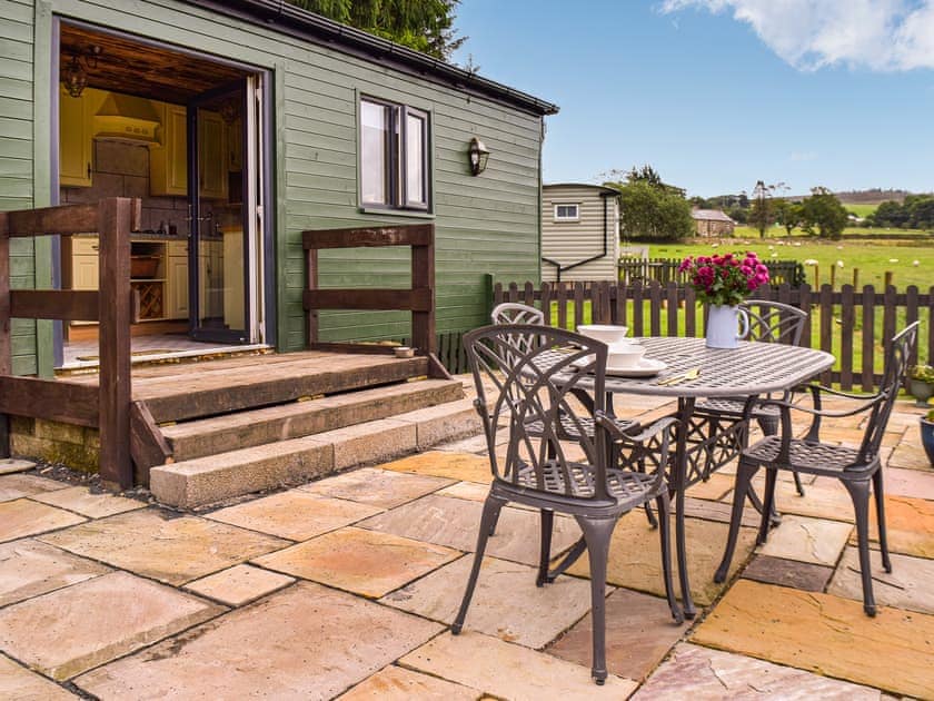 Sitting-out-area | Beverley’s Hideaway - Oakenclough House, Oakenclough