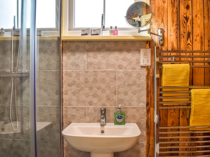 Shower room | Beverley’s Hideaway - Oakenclough House, Oakenclough