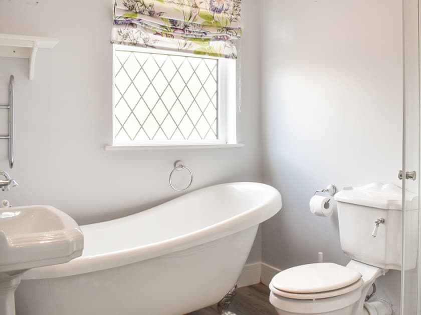 Bathroom | Puffin Cottage, Amble