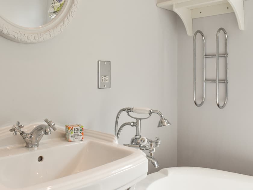 Bathroom | Puffin Cottage, Amble