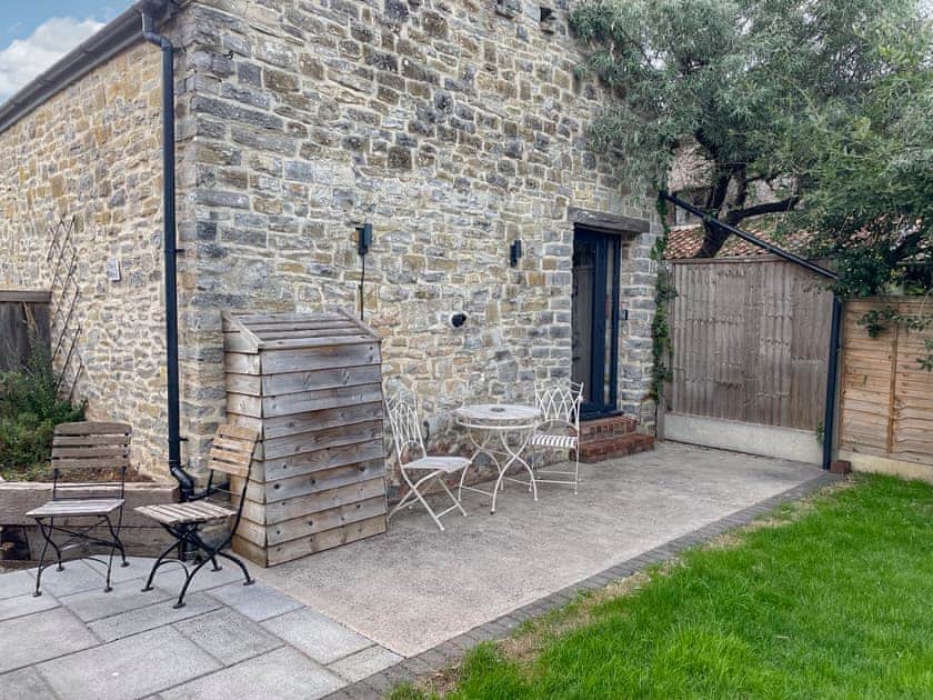 Sitting-out-area | The Stable - Townsend Pod and The Stable, Moorlinch, near Bridgwater