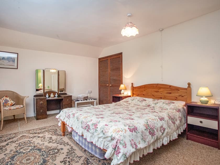 Double bedroom | Clover Cottage - East Hook Holiday Cottages, Okehampton