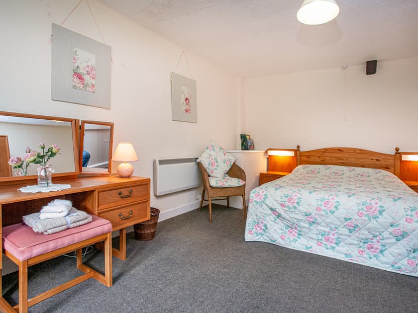 Double bedroom | Clover Cottage - East Hook Holiday Cottages, Okehampton