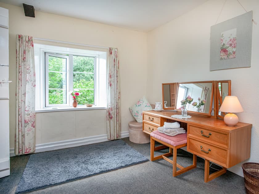 Double bedroom | Clover Cottage - East Hook Holiday Cottages, Okehampton