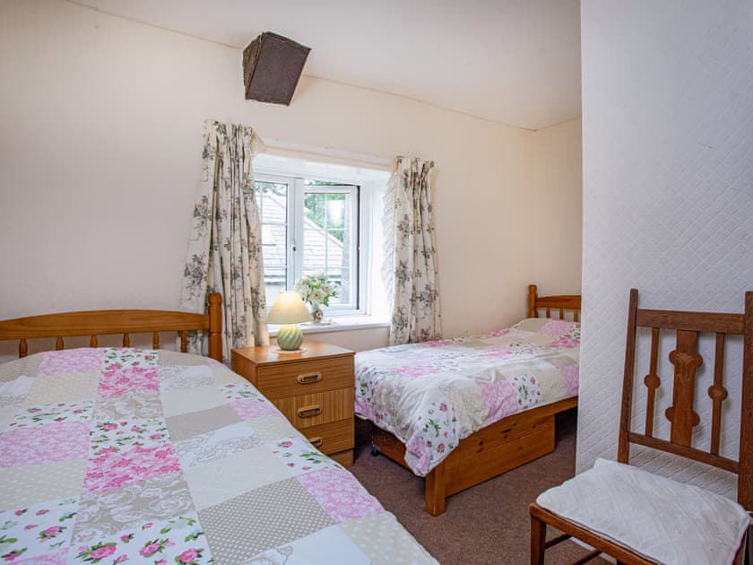 Twin bedroom | Clover Cottage - East Hook Holiday Cottages, Okehampton