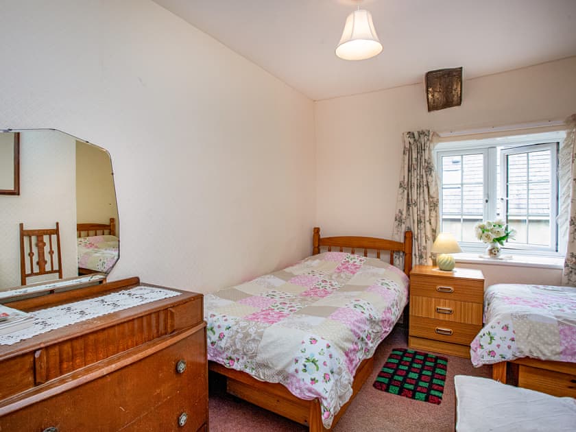 Twin bedroom | Clover Cottage - East Hook Holiday Cottages, Okehampton