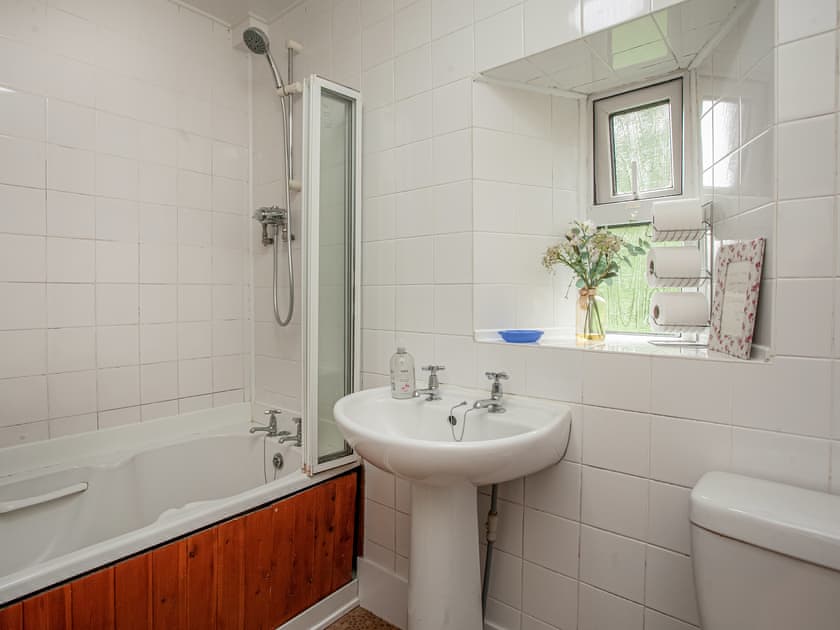 Bathroom | Clover Cottage - East Hook Holiday Cottages, Okehampton