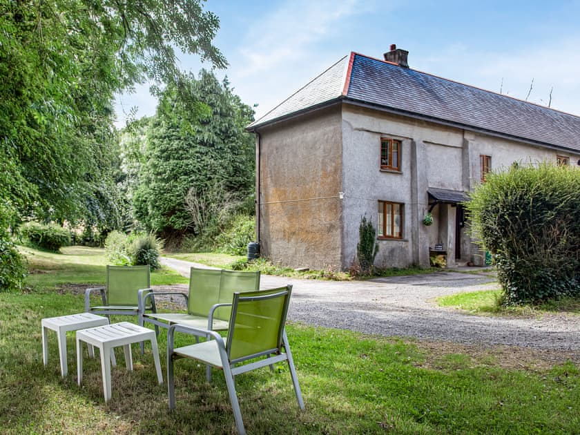 Garden and grounds | Clover Cottage - East Hook Holiday Cottages, Okehampton