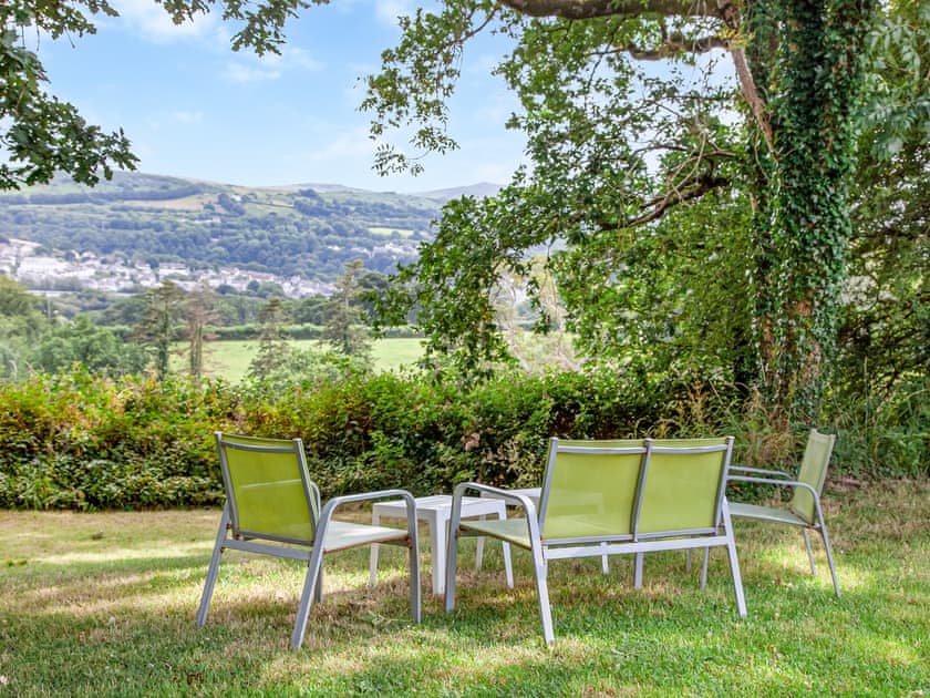 Garden and grounds | Clover Cottage - East Hook Holiday Cottages, Okehampton