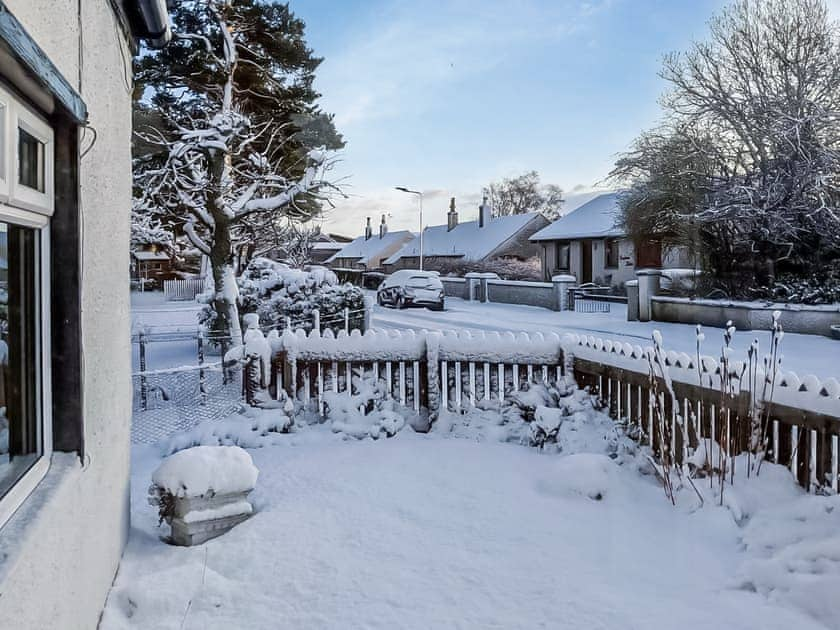 Front garden in winter  | Broom Cottage, Newtonmore