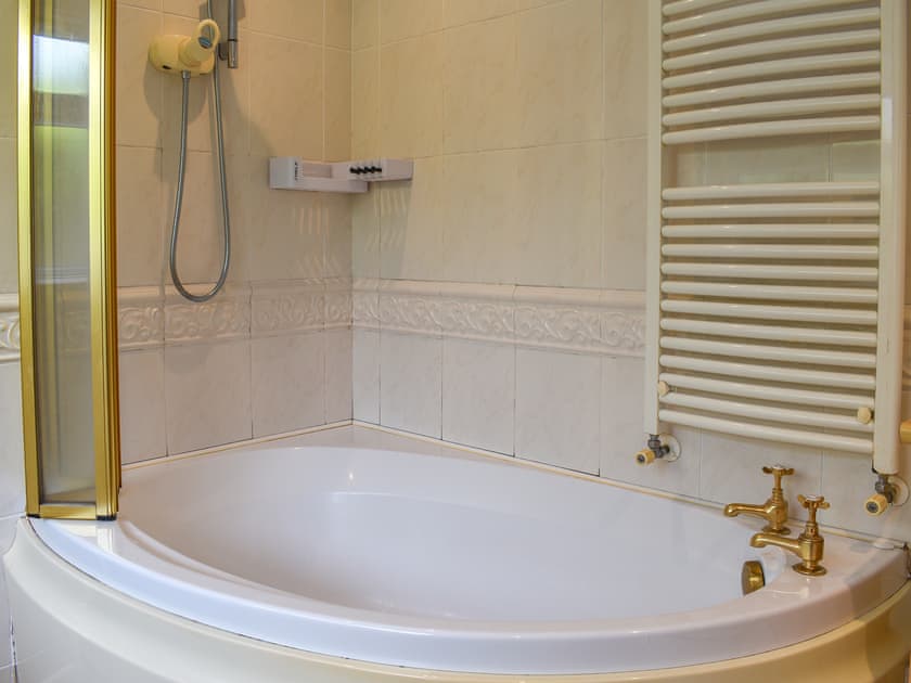 Bathroom | Waterside Cottage, Saltash