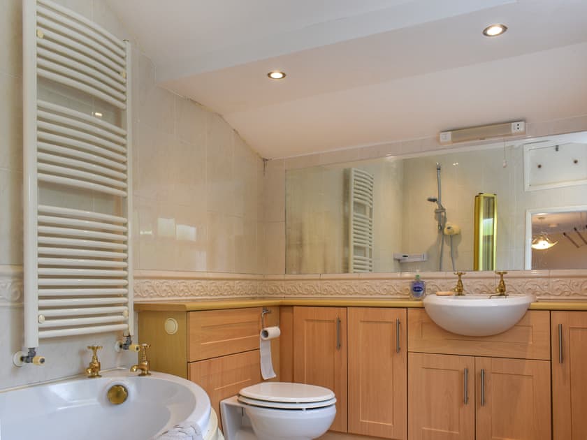 Bathroom | Waterside Cottage, Saltash
