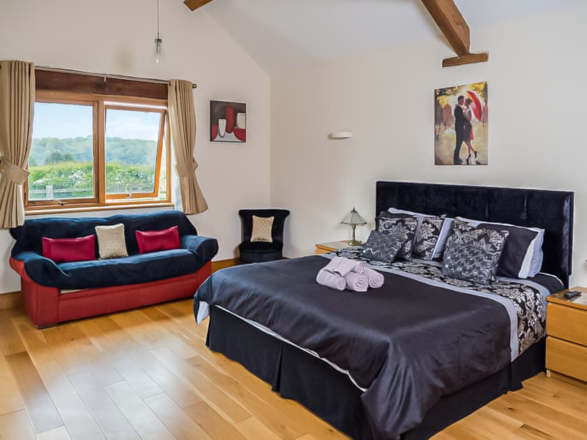 Spacious, comfortable double bedroom | Blackberry Barn - Middle Huntingford Barns, Charfield, near Wotton-under-Edge