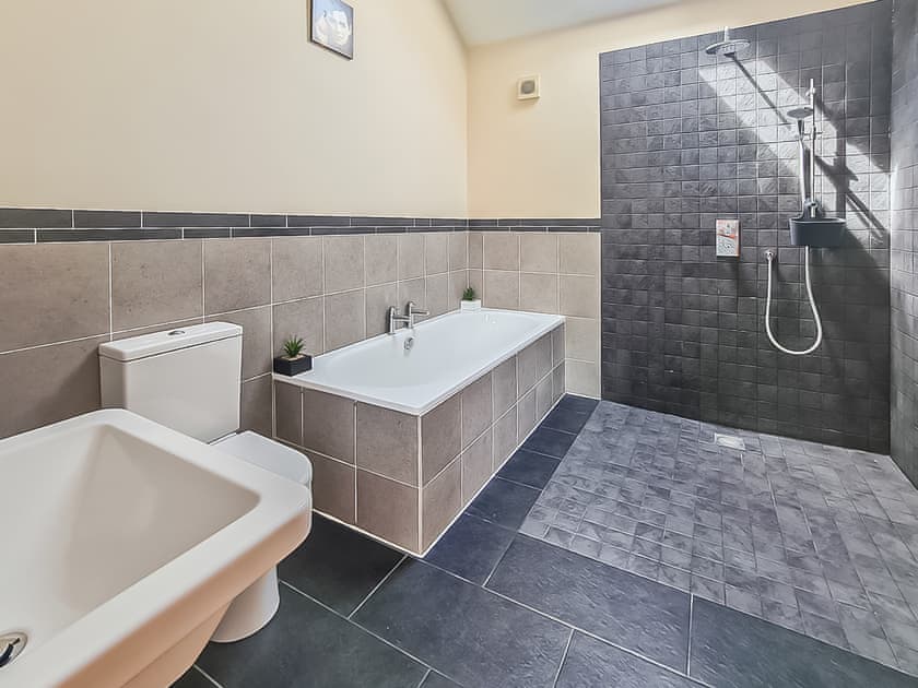 Fabulous wet room with bath and shower | Blackberry Barn - Middle Huntingford Barns, Charfield, near Wotton-under-Edge