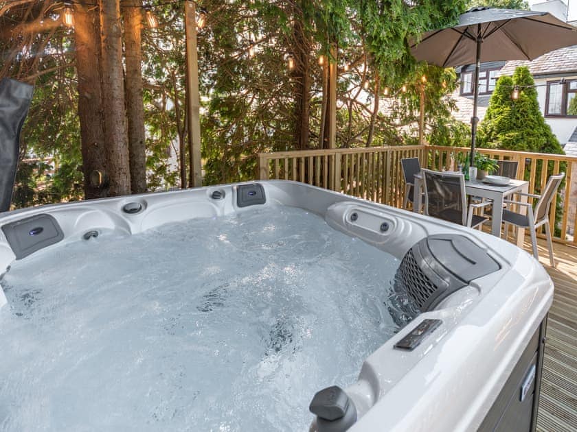 Hot tub | Hwylfa Ddafydd, Llysfaen, near Colwyn Bay