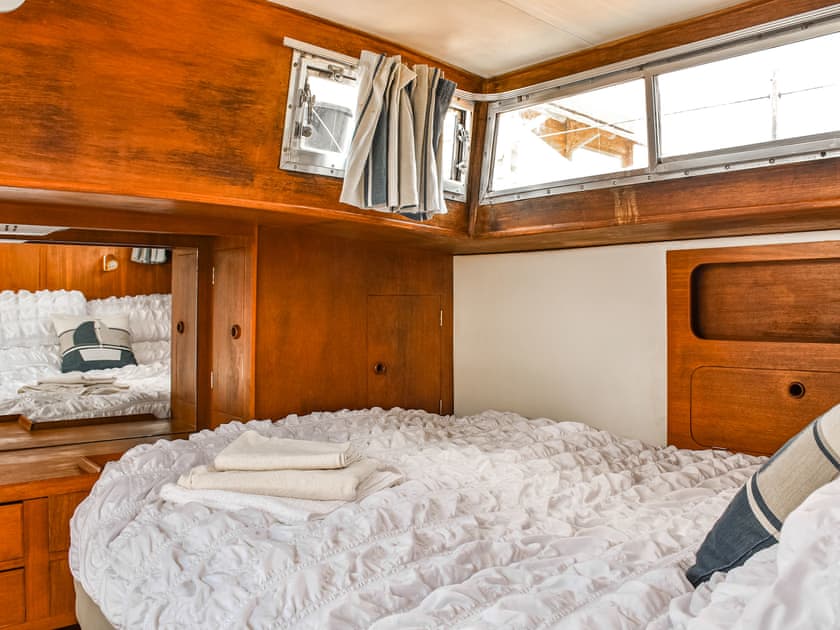 Double bedroom | The Rose - Coynant Farm, Felindre, near Swansea 