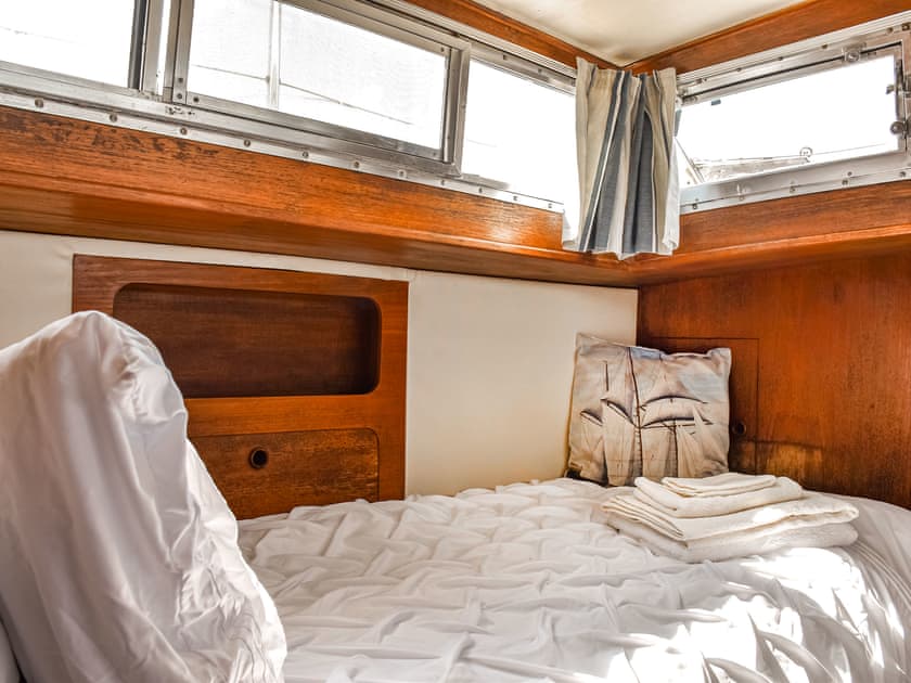 Double bedroom | The Rose - Coynant Farm, Felindre, near Swansea 