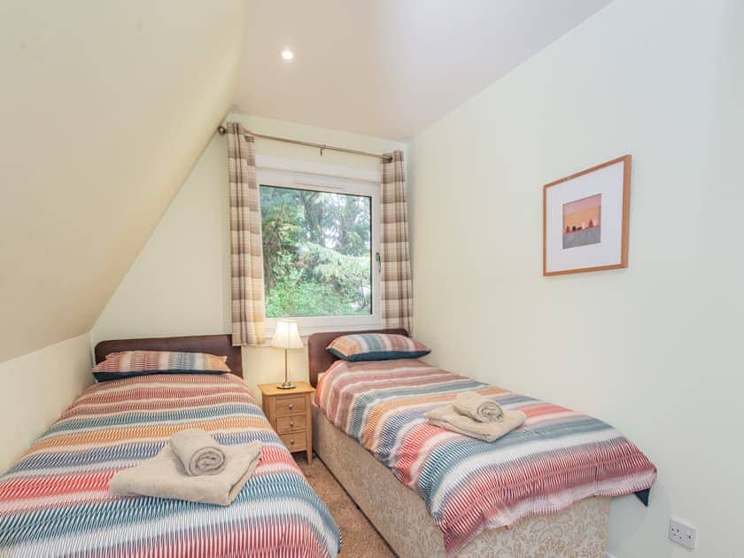 Twin bedroom | Gorse Lodge - Flowerburn Holidays, Rosemarkie, near Fortrose