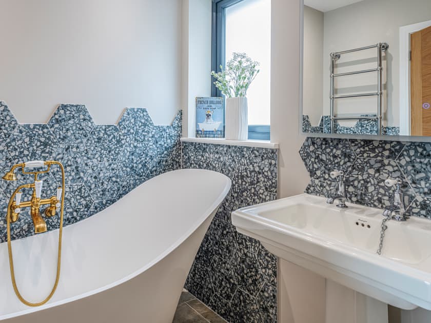 Bathroom | Blue Seas, Mawgan Porth