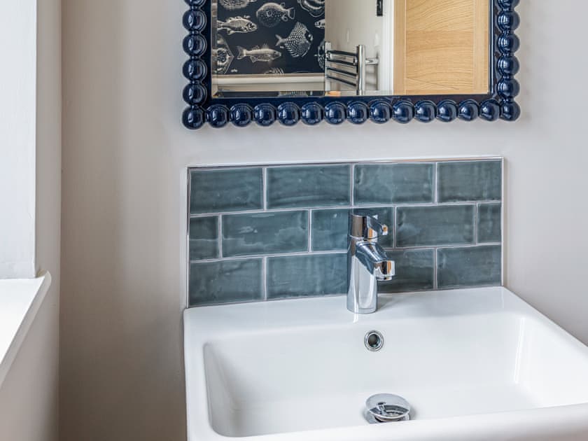 Bathroom | Blue Seas, Mawgan Porth