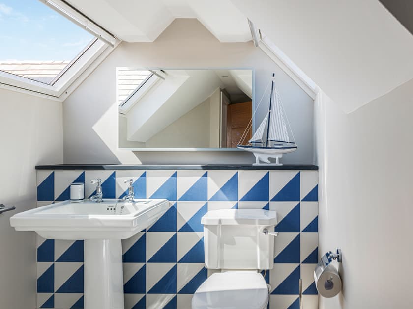 Bathroom | Blue Seas, Mawgan Porth