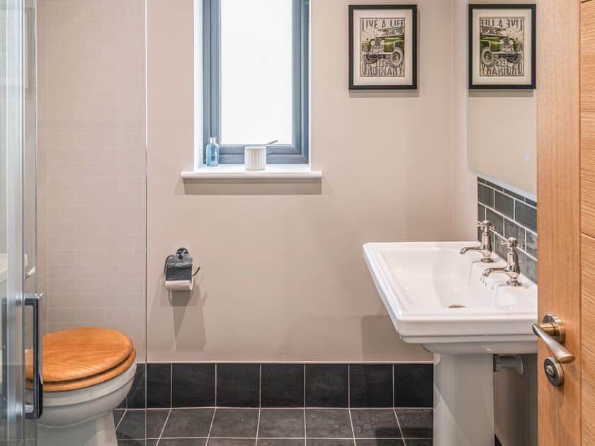 Bathroom | Blue Seas, Mawgan Porth