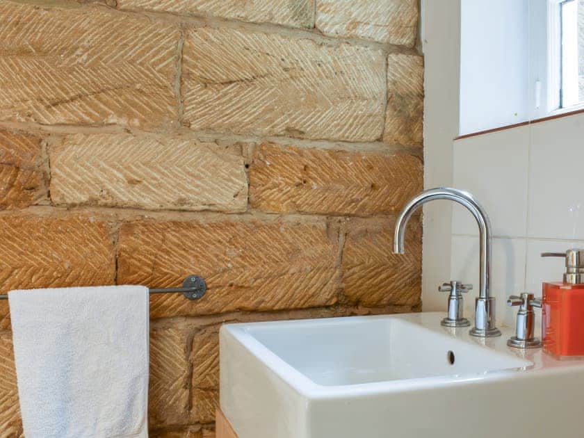 Bedroom washbasin  | Glenhowen, Robin Hoods Bay, near Whitby
