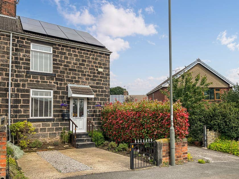 Exterior | Red Robin Cottage, New Tupton, near Chesterfield