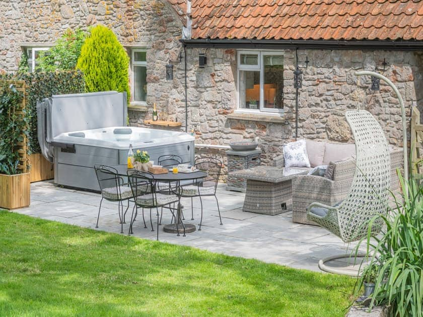 Hot tub | The Cottage at West Brinsea Farm, Brinsea, near Cheddar