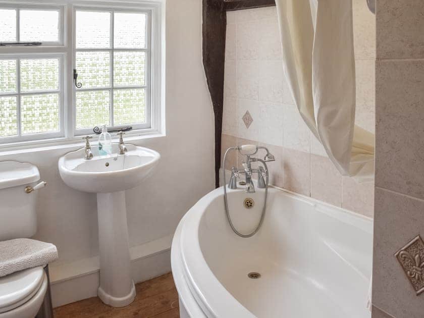 Bathroom | Grove Cottage, Denham