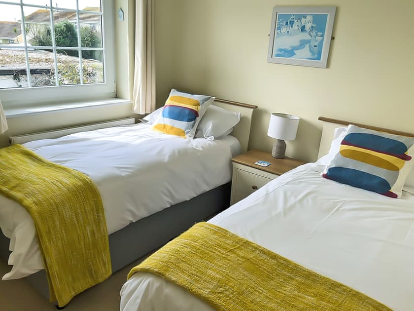 Twin bedroom | North Shore, Crantock