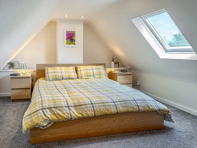 Kingsize bedroom  | Broom Cottage, Newtonmore