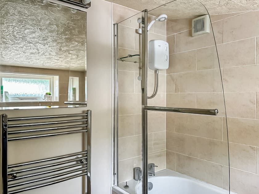 Main bathroom - electric shower over bath | Broom Cottage, Newtonmore