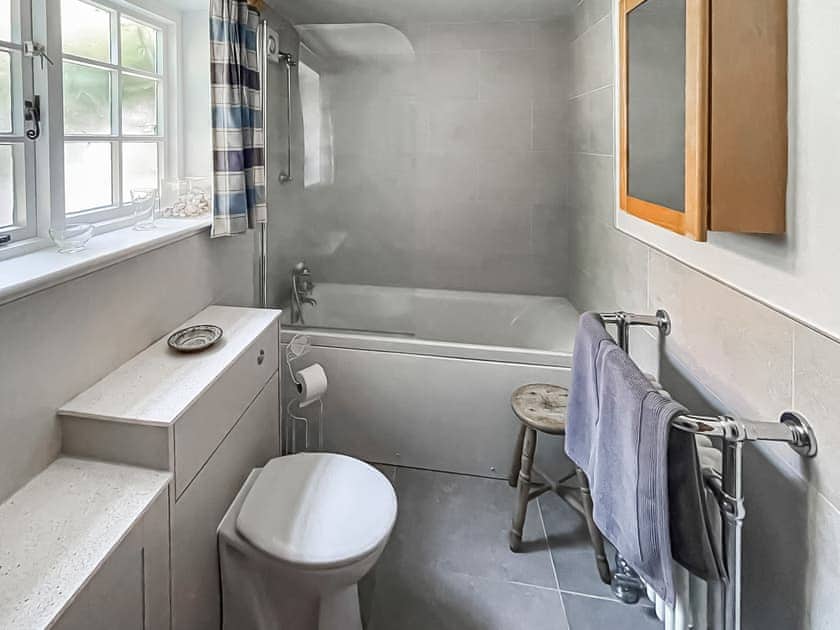 Cottage Bathroom | Thatched Cottage, Sternfield, near Aldeburgh
