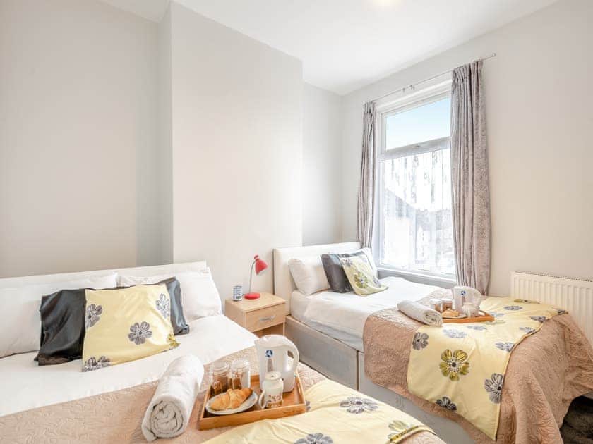 Twin bedroom | House of Light, Harwich