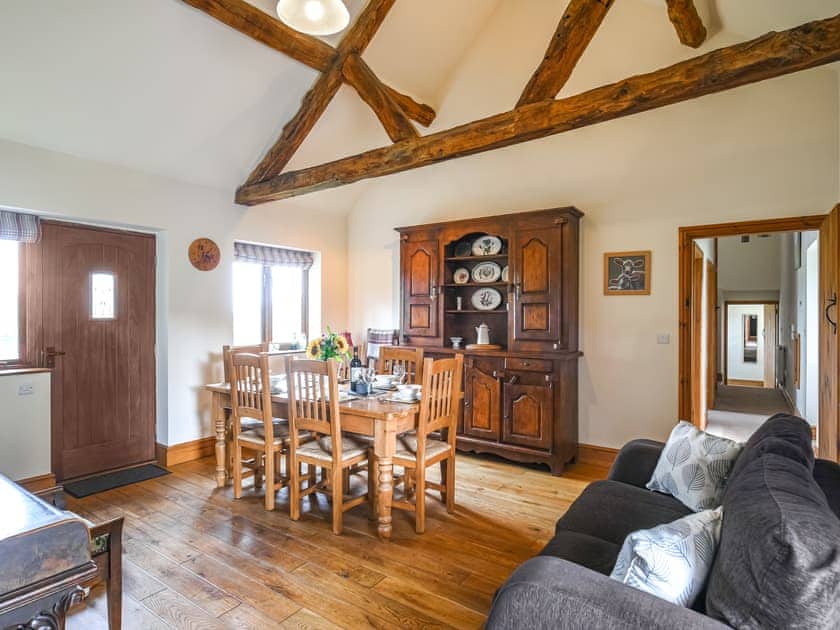 Dining room | Y Dderwen, Penybontfawr