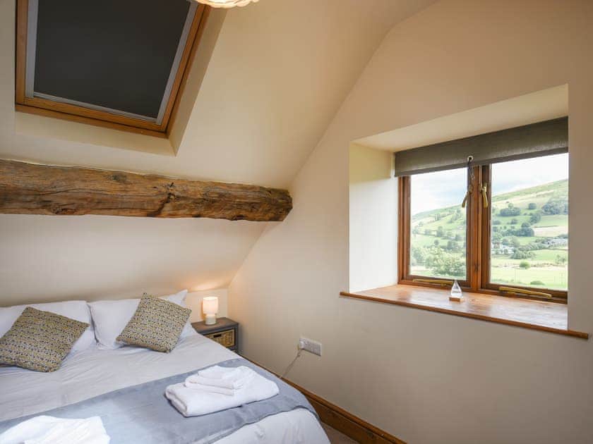 Double bedroom | Y Dderwen, Penybontfawr