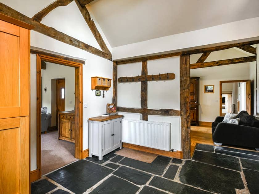 Hallway | Y Dderwen, Penybontfawr